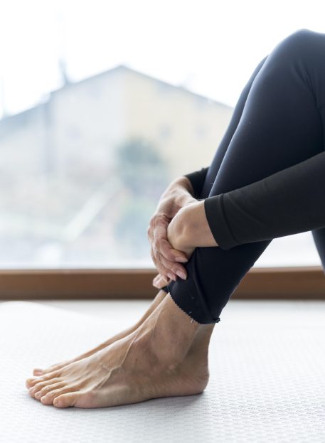 close-up-legs-hands-senior-woman-side-view close-up-legs-hands-senior-woman-side-view
