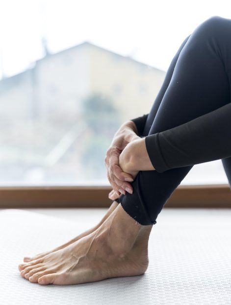 close-up-legs-hands-senior-woman-side-view close-up-legs-hands-senior-woman-side-view